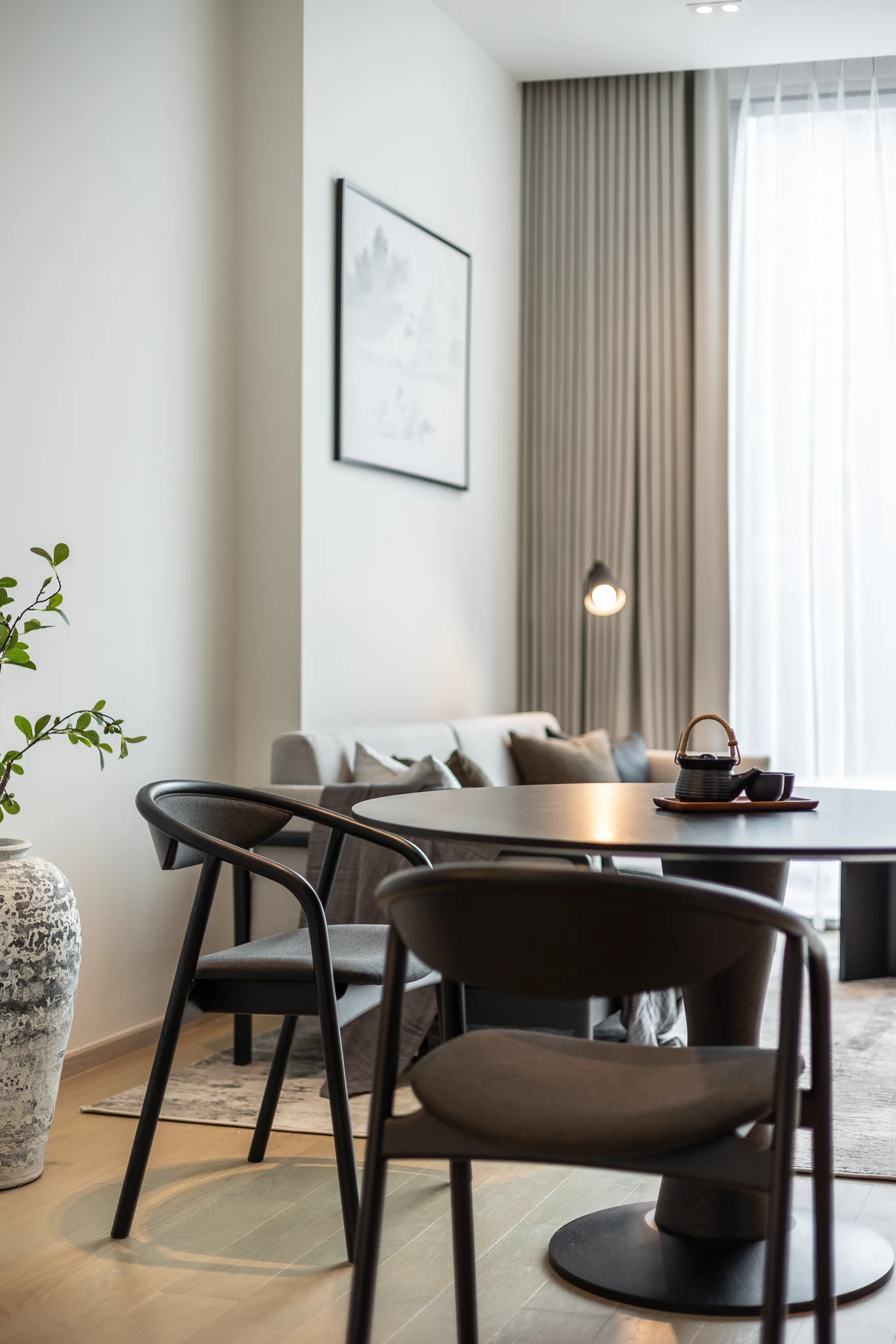 The Strand Thonglor — Warm Layered ResidenceThe Strand Thonglor — Warm Layered Residence